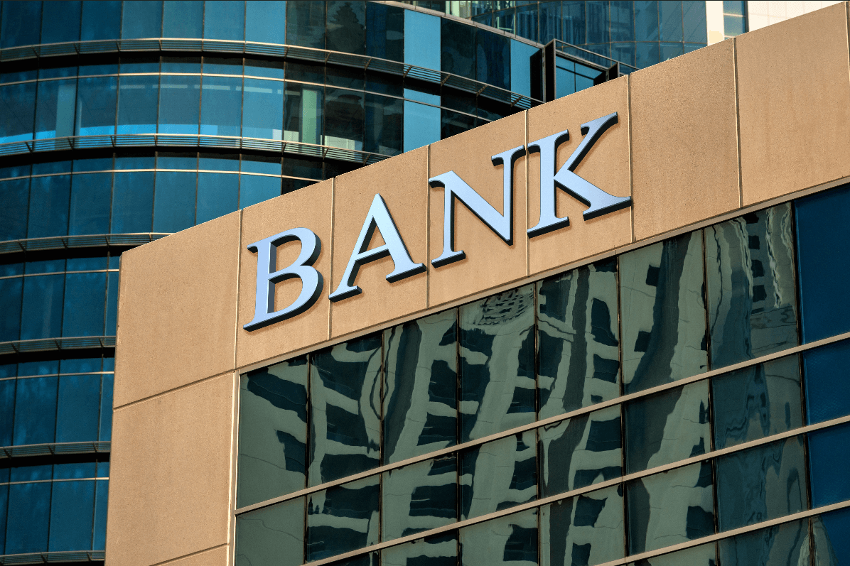 銀行がビットコインに目を向けた今、ついに銀行家をロングする時が来たのか？