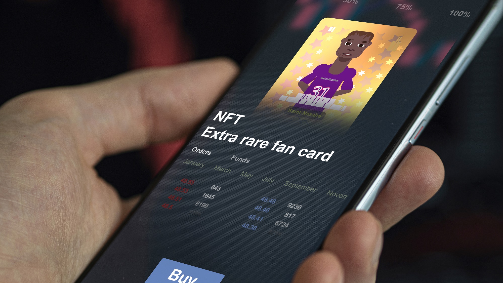 Bir akıllı telefon kullanıcısı, üzerinde sporcu resmi olan bir cihazı tutar.  Metin okuma “NFT Ekstra Nadir Hayran Kartı”  resmin altında bir “Satın Al”  düğme.