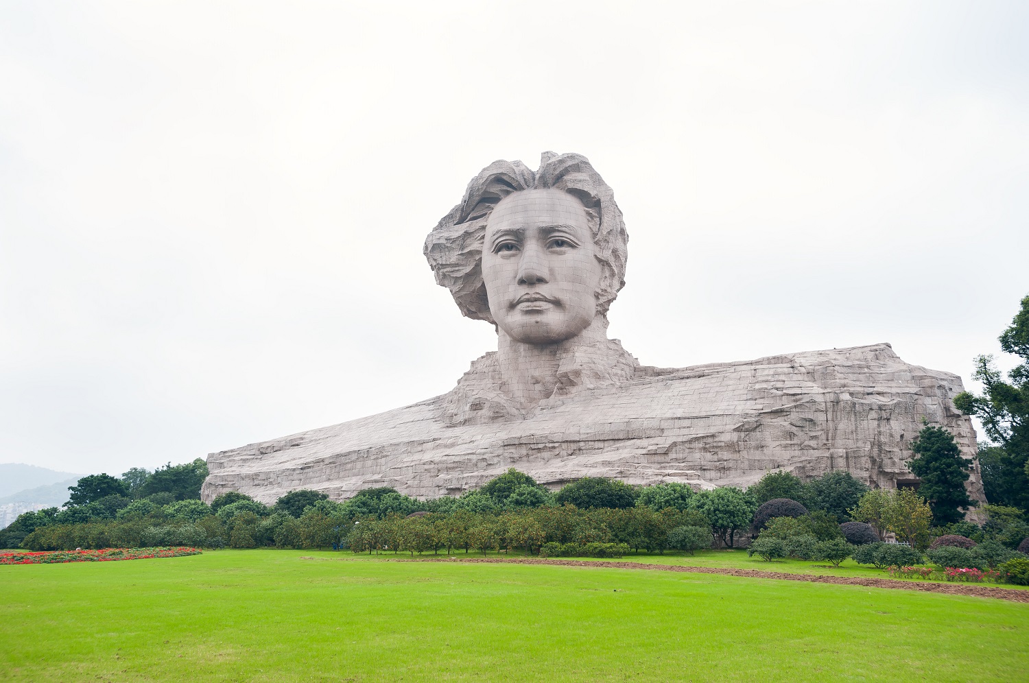 Çin'in Hunan Eyaleti, Changsha'da Başkan Mao'nun taştan bir heykeli.