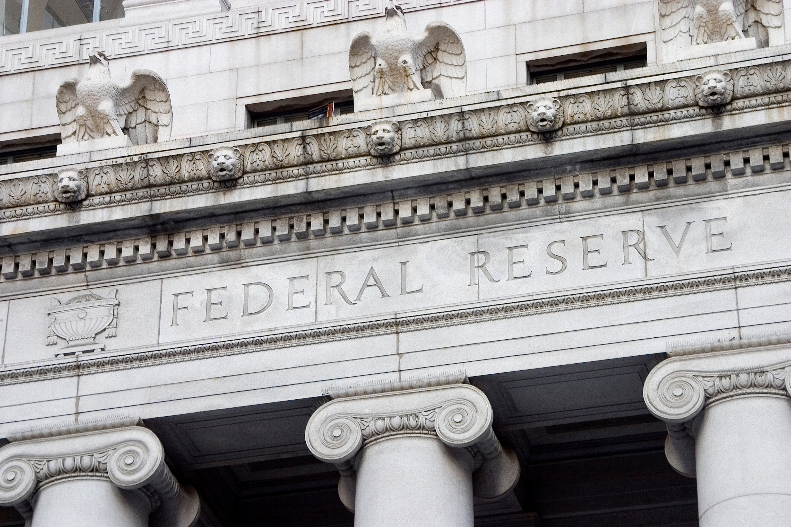 FOMC Minutes Signal Central Bank Divided on Need for More Tightening – Here is How Crypto Reacted