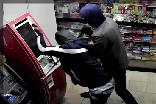 盗贼试图撬开比特币提款机 — 仍然留下完好无损的一般 ATM