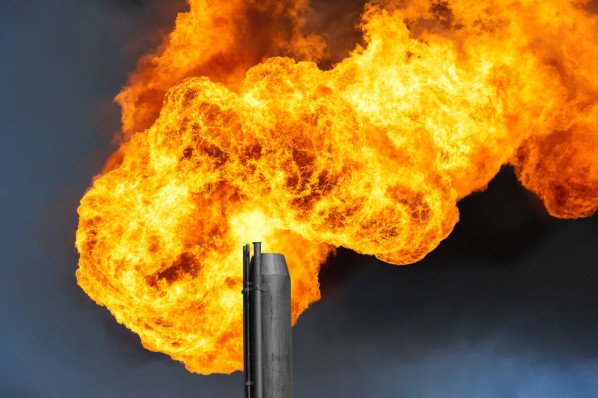 Two Texans Use Flare Gas to Net USD 4M on Bitcoin Mining, Plan USD 20M in 2022