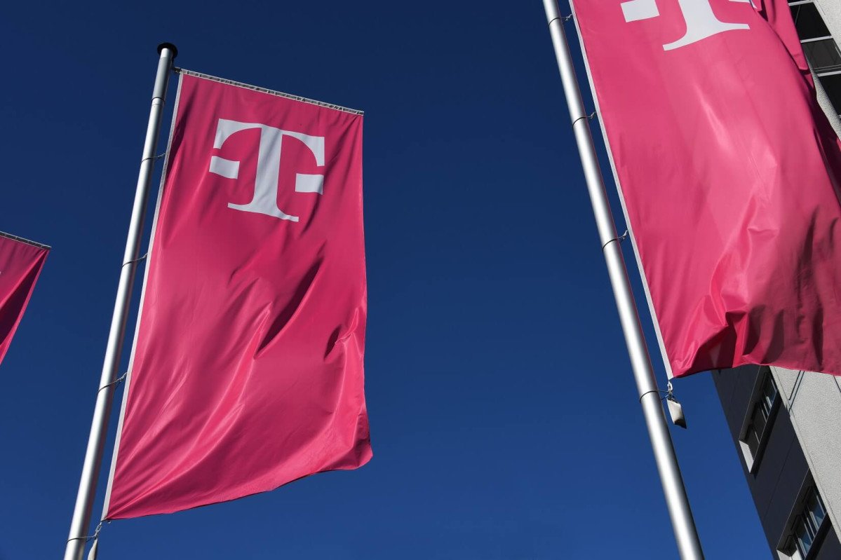 deutsche-telekom-supports-ethereum-and-amp-works-w-stake-wise-sec-charges-hydrogen-us-state-comes-after-23-alleged-crypto-scammers-more-news