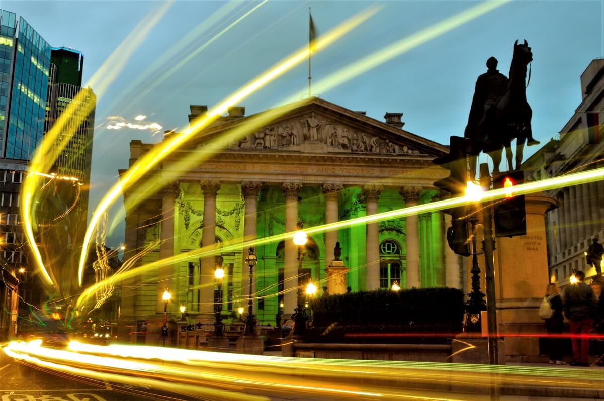 Bank of England Warned Consumers About DeFi Risks Following FTX Collapse – Regulation Coming Soon?